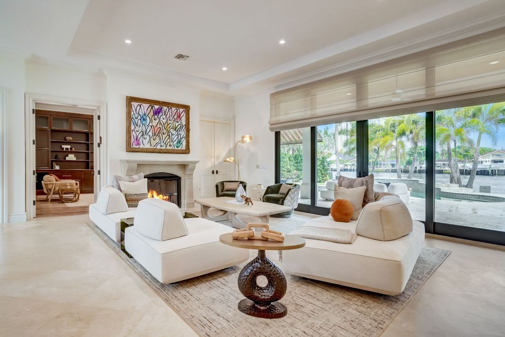 280 SE 28th Avenue — living room